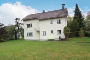 Renovierungsbedürftiges Einfamilienhaus in Plattling mit ca. 1500 m² Grund – Die vollständige Adresse der Immobilie erhältst du vom Anbieter., 94447 Plattling – Vorschaubild 3