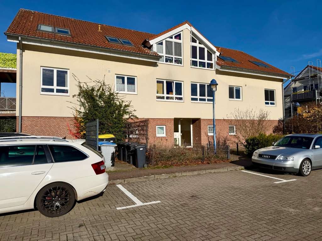 Immobilie in Velten - Frei ab 01.04.2026! 3 Zi.-Eigentumswohnung (WEG) im 1.OG mit Garage und Balkon zu verkaufen! - Bild 1