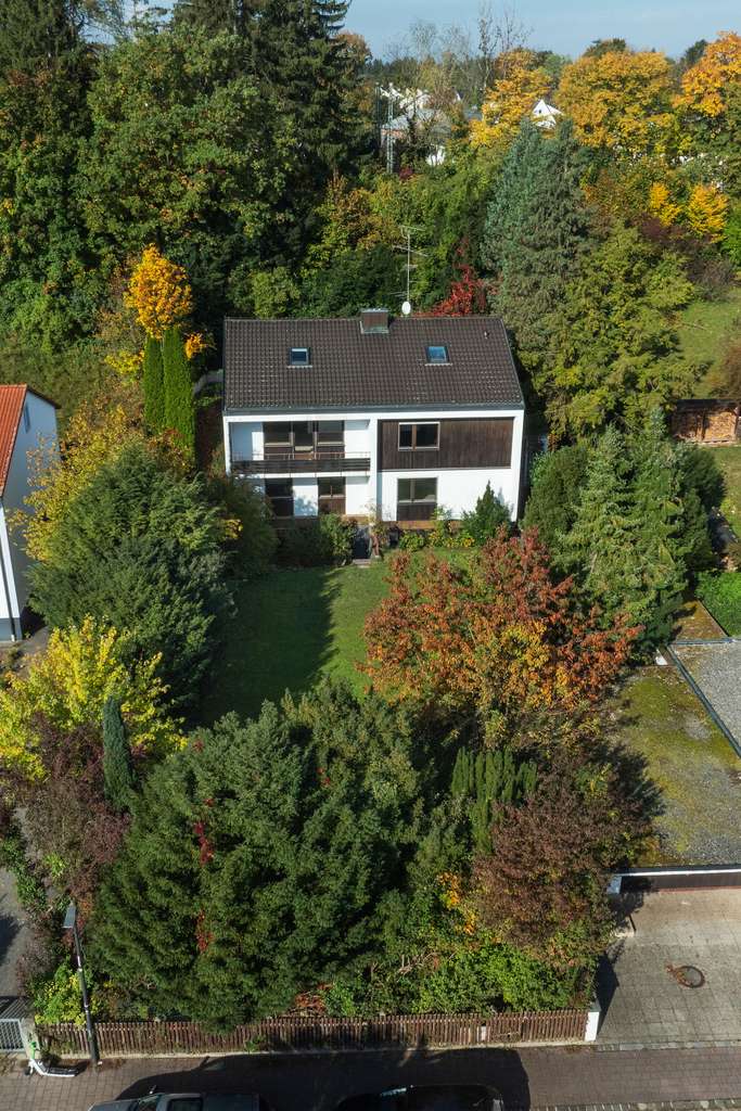 Sanierungsbedürftiges Einfamilienhaus auf großem Grundstück in bevorzugter Lage von Krailling