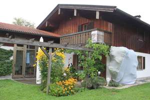 Gauting: 
Großzügiges und gepflegtes Landhaus mit traumhaftem Garten. Absolut ruhige Lage. – Die vollständige Adresse der Immobilie erhältst du vom Anbieter., 82131 Gauting – Vorschaubild 3