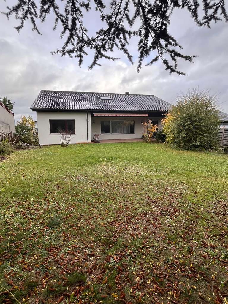 Immobilie in Leingarten - Geräumiges 7,5-Zimmer-Einfamilienhaus mit Doppelgarage und vielen Stellplätzen in Leingarten - Bild 0