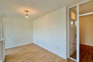 3 Zimmer Wohnung frisch saniert und frei zum 01.12.2025 – Lübecker Straße 8, 50858 Weiden, Köln – Vorschaubild 3