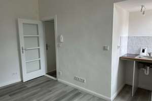 geeignet für Pendler, kl.2-Zimmer-Wohnung (o. Waschmaschinenanschluss) m. sehr kleiner Küche und Bad – Reichsstraße 32, 14052 Westend, Berlin – Vorschaubild 2