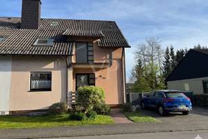 Ein Haus mit Herz und Raum: Viel Platz für Ihre Zukunft auf drei Etagen – Die vollständige Adresse der Immobilie erhältst du vom Anbieter., 55767 Brücken – Vorschaubild 1