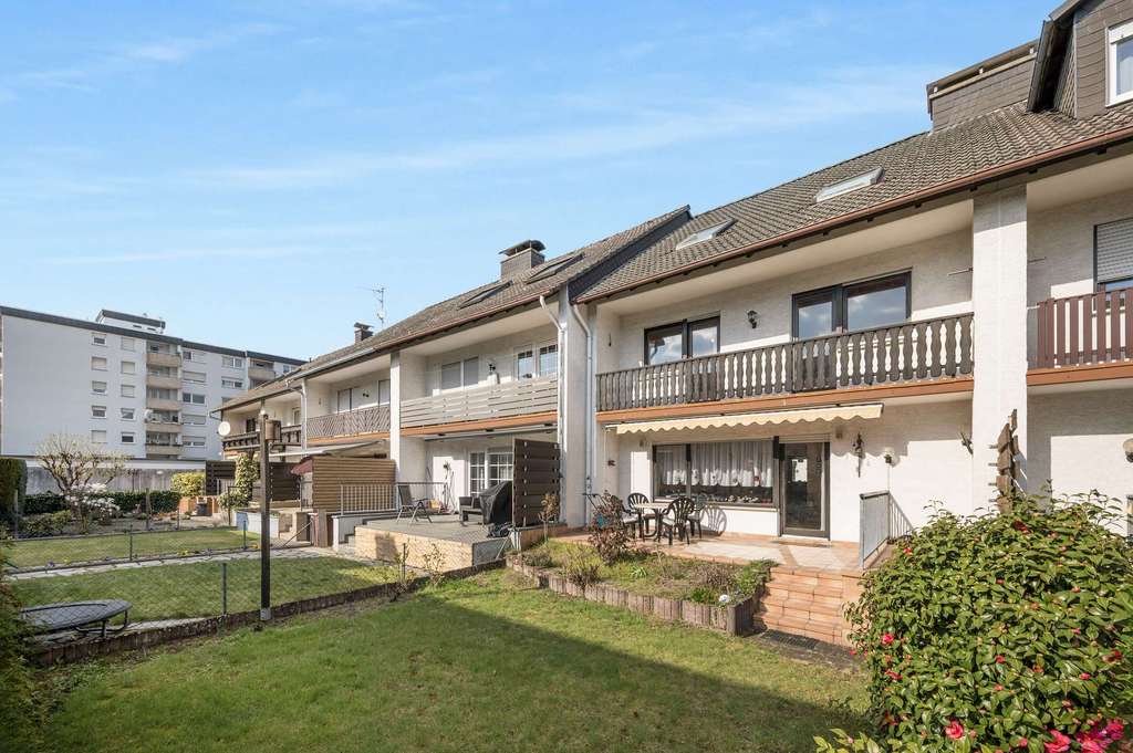 Immobilie in Obertshausen - Leerstehendes Reihenhaus in Obertshausen mit Garten, Keller und Garage - Bild 0