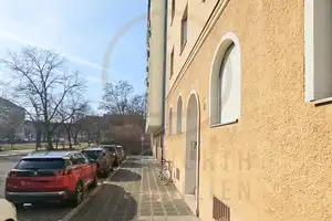 2 Zimmer WG-tauglich, zentral mit U-Bahn vor der Tür – Nürnberg – Vorschaubild 1