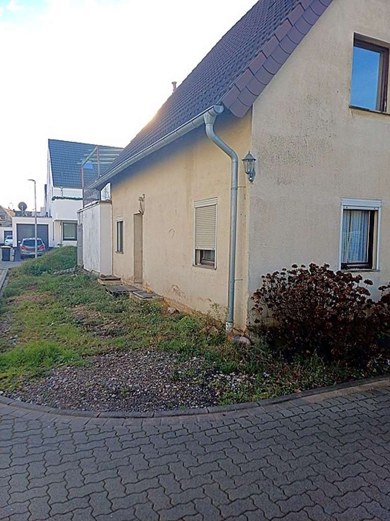 Immobilie in Bedburg - Platz für Visionen: Ihr Modernisierungs- oder Sanierungprojekt auf einem Filetgrundstück! - Bild 1