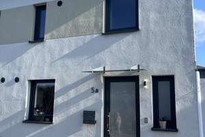 Attraktives Reihenendhaus mit 3,5 Zimmern in Hannover-Stöcken – Die vollständige Adresse der Immobilie erhältst du vom Anbieter., 30419 Stöcken, Hannover – Vorschaubild 1