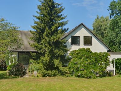 Naturpark Aukrug: Großzügiges Einfamilienhaus mit Einliegerwohnung in Mühlenbarbek