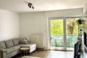 Helle, frisch renovierte 2-Zimmer-Wohnung mit Balkon, neuer Einbauküche, Stellplatz und Keller