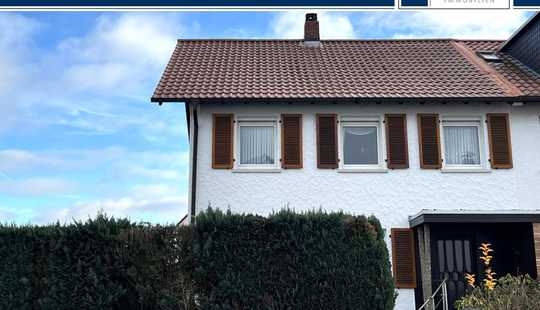 Bild von Gepflegtes Zweifamilienhaus mit eingewachsenem Garten in angenehmem Wohnumfeld