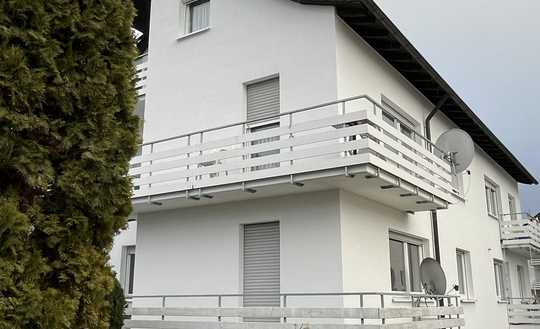 5 Familienhaus mit 5 Stellplätzen, 1 Wohnung frei
