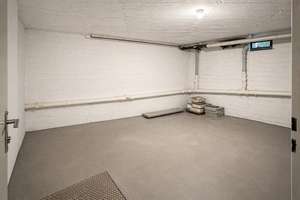 Optimale Grundrissstruktur im renovierungsbedürftigen 4-Zimmer-Wohntraum im beliebten D-Düsseltal – Die vollständige Adresse der Immobilie erhältst du vom Anbieter., 40237 Düsseltal, Düsseldorf – Vorschaubild 33