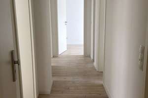 Schöne renovierte 3,0 Zimmer Wohnung mit kleinem Balkon