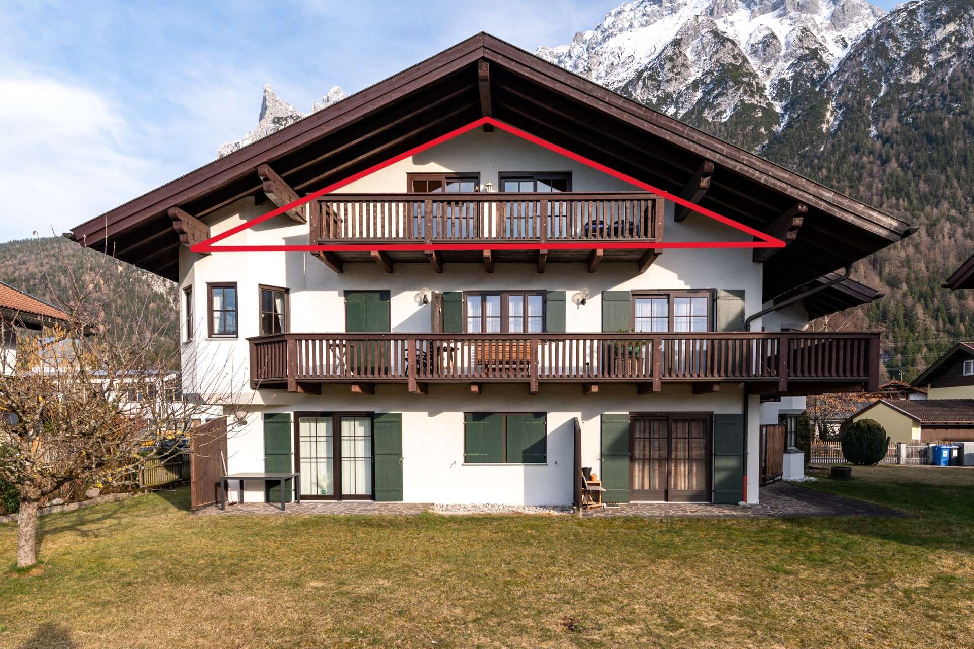 2-Zimmer-DG-Wohnung in Mittenwald mit Balkon & TG-Stellplatz, renovierungsbedürftig, Garmisch Partenkirchen Kreis – Bild 1