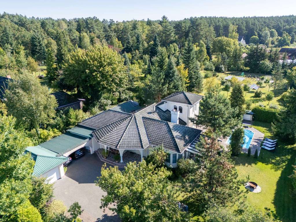 Immobilie in Großwoltersdorf - Mediterrane Villa in Seenähe - Stilvolles Wohnen auf großen Grundstück mit Pool - Bild 2