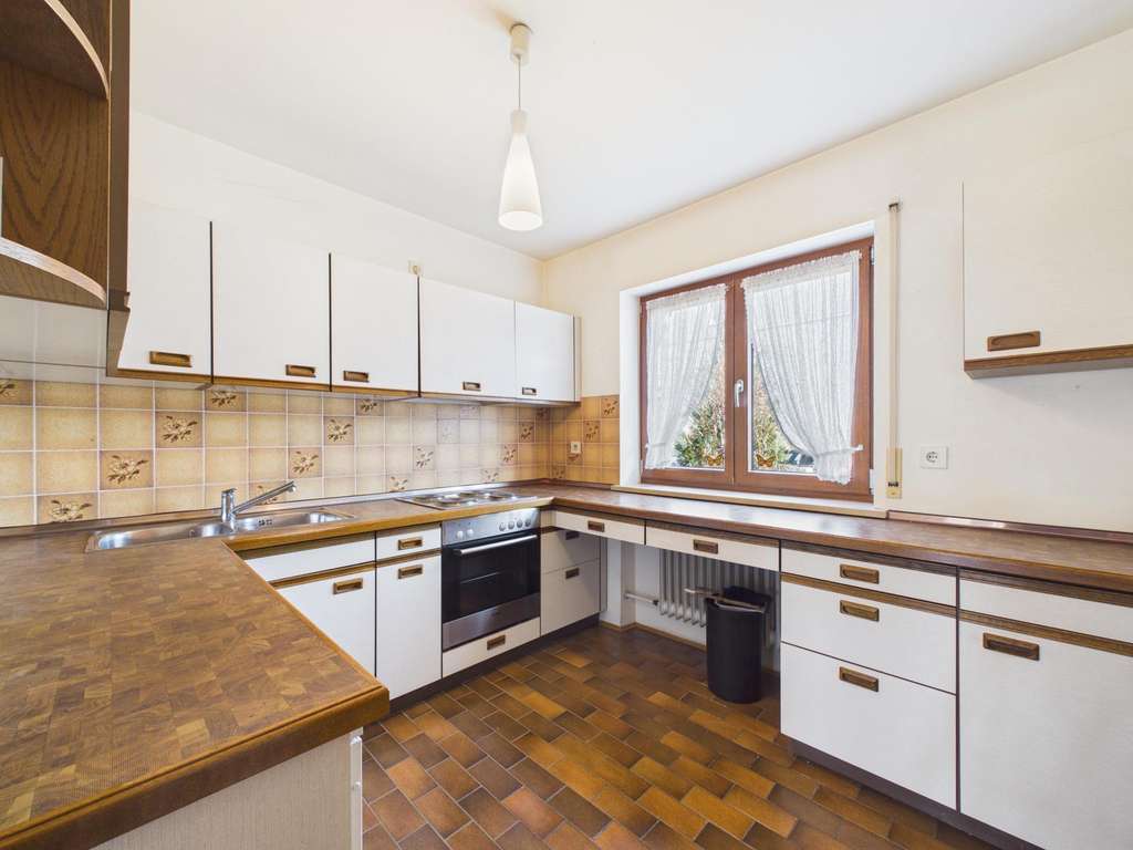 Immobilie in Grafing bei München - Charmantes Reihenendhaus mit großem Platzangebot, Studio im Dachgeschoss & viel Potential - Bild 4