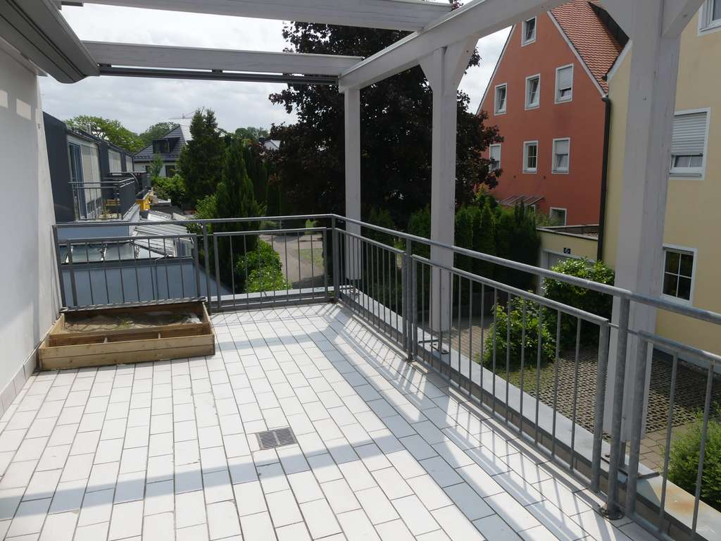 Helle 3-Zimmer-Wohnung mit Dachterrasse in Dachau