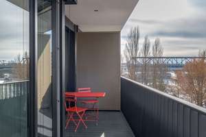 Geschmackvoll neu möblierte Wohnung mit Balkon zum Park am Gleisdreieck – Schöneberger Ufer 5c, 10785 Kreuzberg, Berlin – Vorschaubild 7