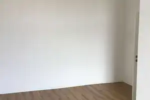 Großzügige 2-Raum-Wohnung mit großem Balkon, amerikanischer Küche und Fahrstuhl nahe Hasselbachplatz – Harnackstr. 3, 39104 Magdeburg – Vorschaubild 8