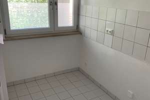 Im Erdgeschoss - Schöne 2 Zimmer Wohnung mit Balkon – Schönweißstr. 14 C, 90461 Hummelstein, Nürnberg – Vorschaubild 2