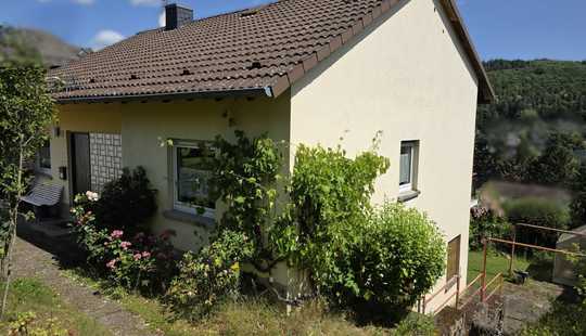 Bild von Geräumiges Einfamilienhaus / Mehrgenerationenhaus in Hofheim-Lorsbach