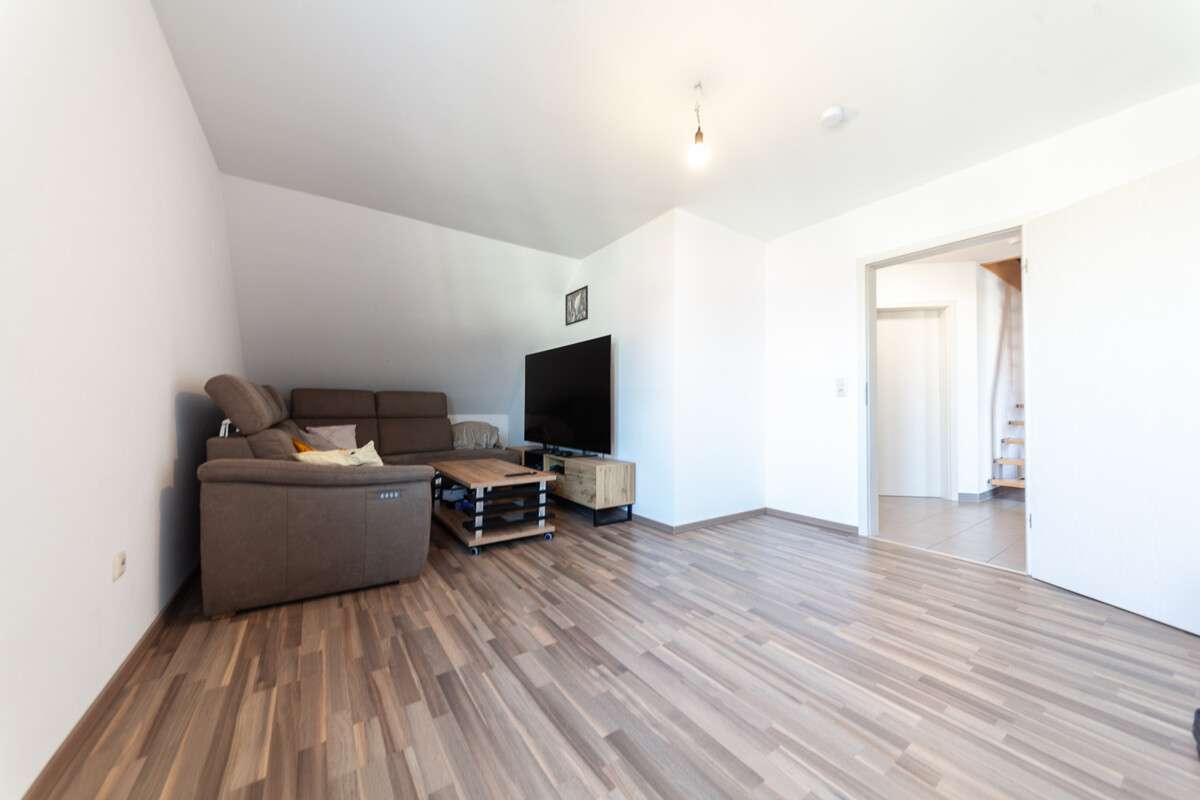 Immobilie in Schaafheim - DIETZ: Lichtdurchflutete 4,5 Zimmer-Maisonette große Dachloggia  - Galerie - Garage - Stellplatz - Bild 14