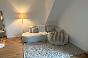 sanierte 2-Zimmer-Dachgeschosswohnung, EBK, Sonnenbalkon – Die vollständige Adresse der Immobilie erhältst du vom Anbieter., 50858 Lövenich, Köln – Vorschaubild 2