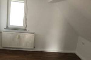 Studenten aufgepasst Stilvolle 3-Zimmer-Dachgeschosswohnung in Stuttgart – Straßburgerstr. 56, 70435 Zuffenhausen-Hohenstein, Stuttgart – Vorschaubild 2