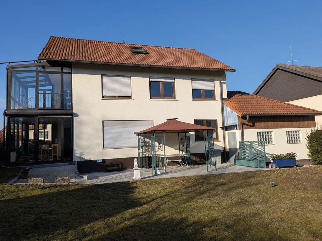 Immobilie in Eschenbach - Freistehendes Zweifamilienhaus mit Wintergarten - Bild 1