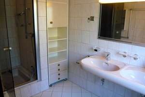 Mehrgenerationenhaus (90 m² + 90m² + 60 m²), 2 Garagen, mehrere Stellplätze, großer Spitzboden – Die vollständige Adresse der Immobilie erhältst du vom Anbieter., 45136 Bergerhausen, Essen – Vorschaubild 4