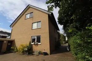 Umfangreich saniertes Haus mit 3 Wohneinheiten – Oldenburg (Oldenburg) – Vorschaubild 2
