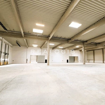 repräsenative Lager-/Produktionsfläche mit Büro und Rampe - 4.950 m²