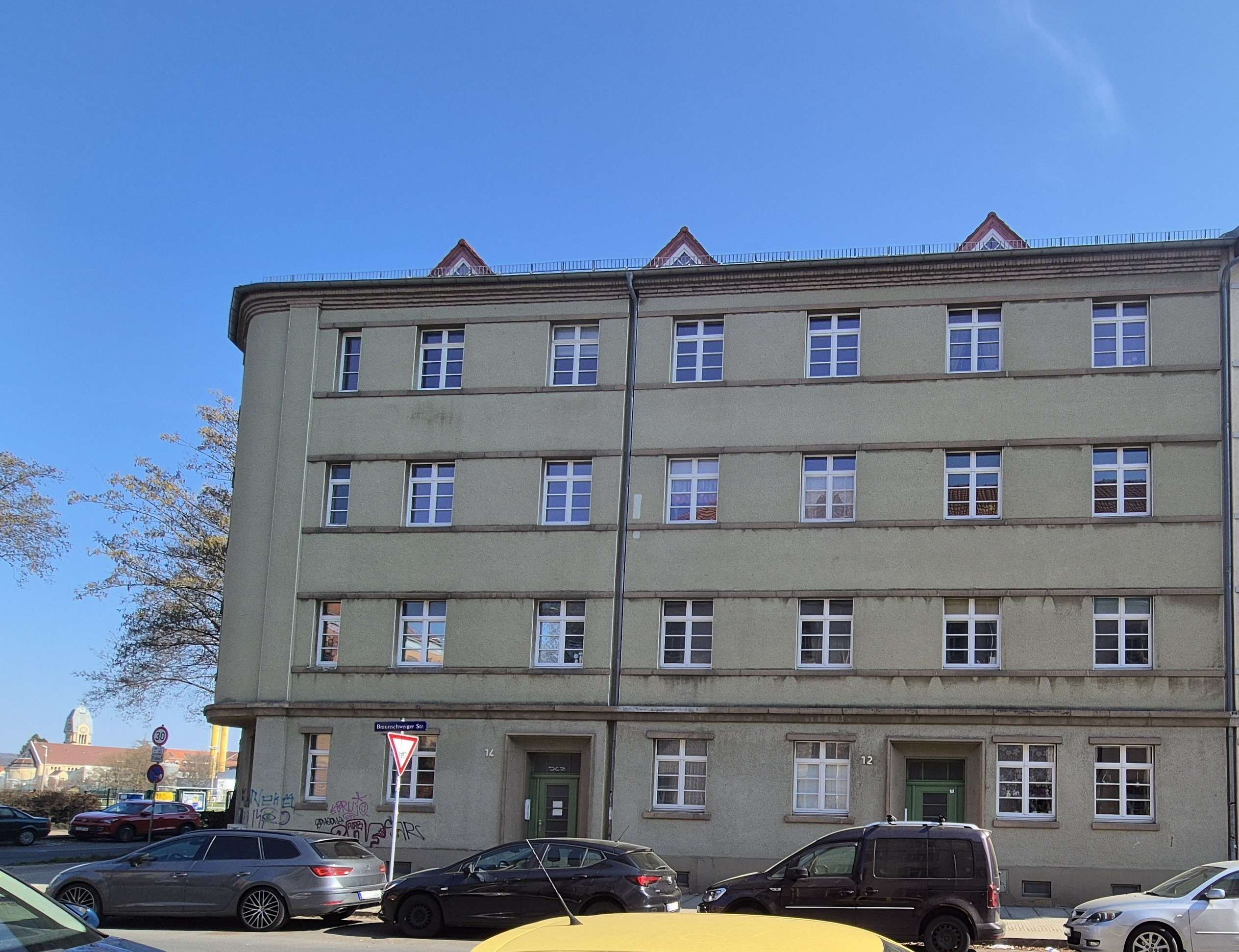 +++ Sanierungsobjekt mit Potenzial: WG-geeignete 3-Raum-Wohnung mit Balkon in Dresden-Pieschen +++, Dresden – Bild 1