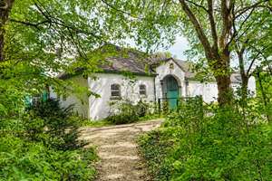 Barocker Gutshof v. 1766  Köln-Rondorf -2.600 m² Wohnnutzfl. 2 Hektar Land - + 4 freistehende EFHs – Die vollständige Adresse der Immobilie erhältst du vom Anbieter., 50997 Immendorf, Köln – Vorschaubild 2
