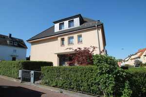 Attraktives Dreifamilienhaus in Beliebter Lage von Bad Vilbel: Ideale Kapitalanlage oder Eigenheim – Wetteraukreis – Vorschaubild 1