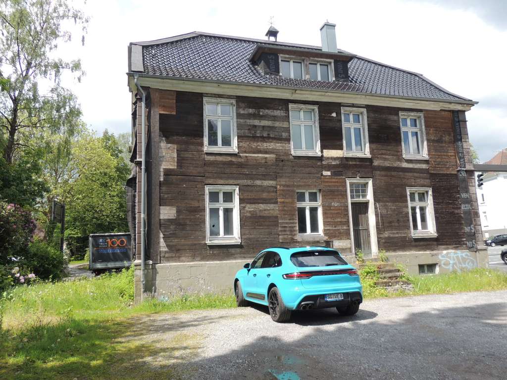 Immobilie in Solingen - SANIERUNGSBEDÜRFTIGE DENKMALGESCHÜTZTE VILLA IN ZENTRALER LAGE VON SOLINGEN MIT 459 m² GRUNDSTÜCK - Bild 2