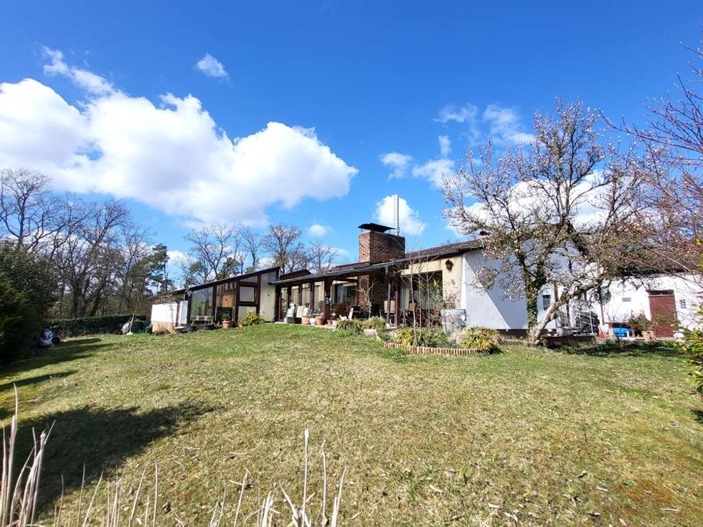 Immobilie in Wenzenbach - Vor den Toren Regensburgs: Bungalow auf traumhaften Eckgrundstück - Bild 0