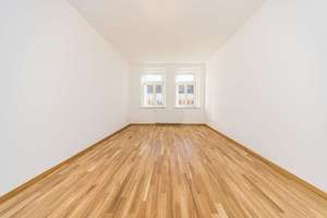 2 Zimmer, Balkon und Echtholzparkett – frisch renoviert