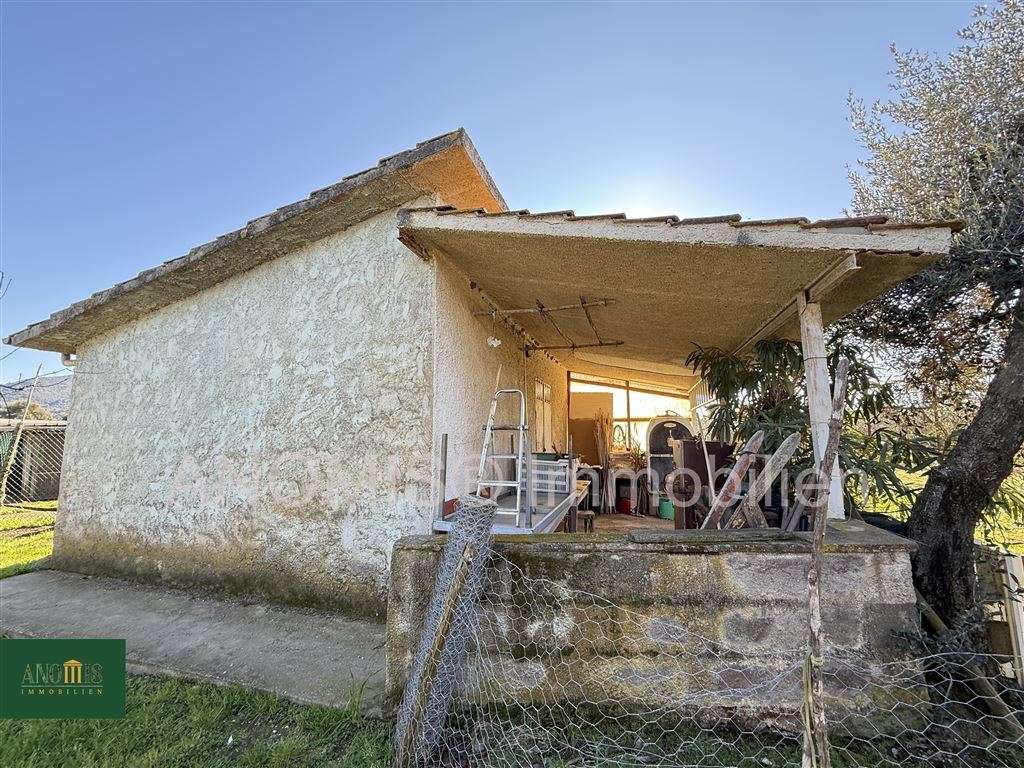 Zum Meer in 5 min! Olivenhain mit Huschen zum Ausbauen, Terrasse, Brunnen,  Strom, Wasser