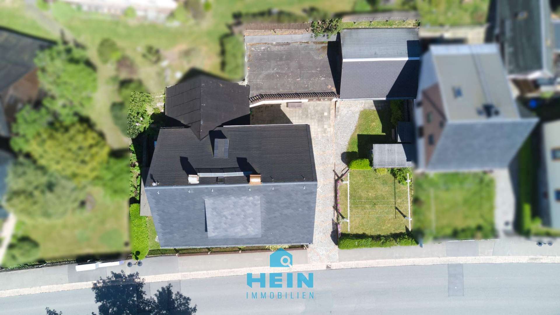 Leben, arbeiten, vermieten: Vielseitiges Wohnhaus mit Garagen und Dachterrasse, Erzgebirgskreis – Bild 3