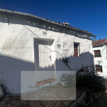 Stadthaus mit Terrasse und Panoramablick in Montejaque.
