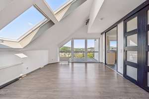 Wohnen mit Atmosphäre und Weitblick am Giersberg: 4ZKB mit EBK, Dachterrasse, Stellplatz und Garten – Edith-Langner-Straße 73, 57072 Siegen, Siegen – Vorschaubild 2