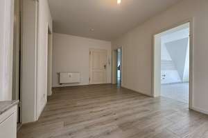 Außergewöhnliche und sanierte Dachgeschoss-Wohnung mit 4 Zimmern und Gäste-WC in Top-Lage! – Adelheidring 15, 39108 Stadtfeld Ost, Magdeburg – Vorschaubild 11