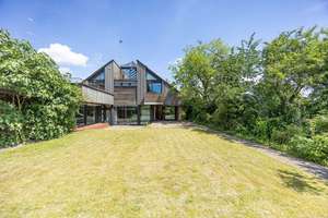 Wohnen als Statement – außergewöhnliches Architektenhaus mit Schwimmbad, Sauna und Gartenoase