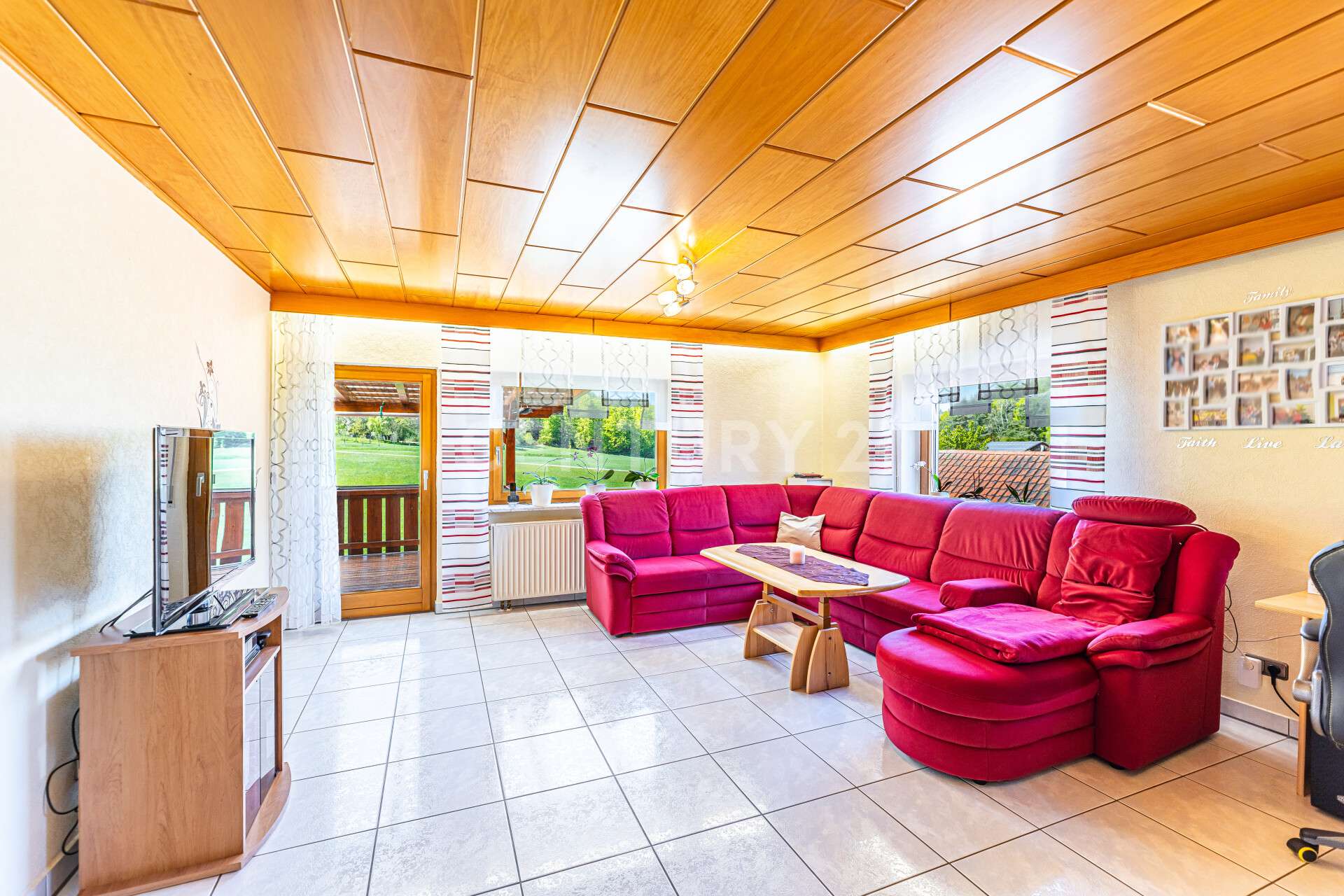 Immobilie in Hartenstein - Vielseitiges Anwesen mit großem Grundstück – Wohnen, Arbeiten, Gestalten - Bild 2