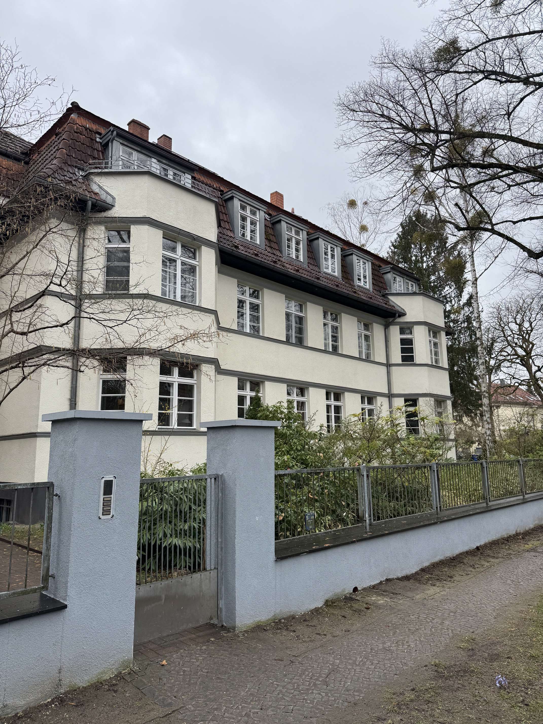 Dachgeschoss- Mansardenwohnung mit ausbaufähigem Spitzboden, Berlin – Bild 1