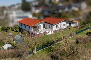 Provisionsfrei! Bungalow in Hanglage mit Einliegerwohnung und großer Sonnenterrasse – Darmstadt-Dieburg (Kreis) – Vorschaubild 1