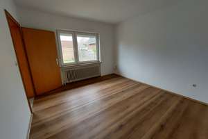 Ruhig und direkt am Wasser: renovierter 4-Zimmer-Bungalow in Loppersum, Hinte. Provisionsfrei! – Loppersumerstraße 24, 26759 Hinte – Vorschaubild 13