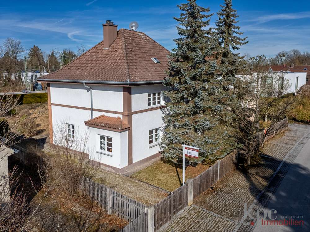 Gräfelfing! Walmdach-Villa mit sep. Gästehaus auf über 1.200m² Grund! Ausbaureserve (DG)!, München Kreis – Bild 4